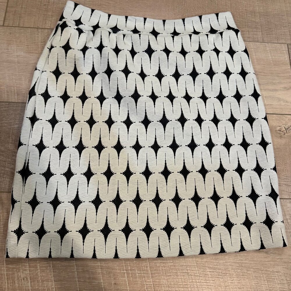 RENEEC WOMENS BLACK AND  OFF WHITE PULL ON SKIRT NEW MEDIUM PETITE